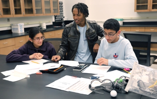 High school students conduct experiments.